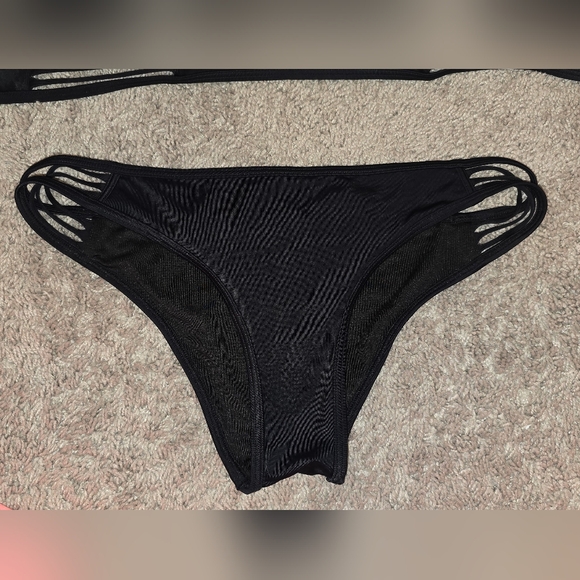 Victorias Secret Bombshell Bikini (34C) - Picture 2 of 8